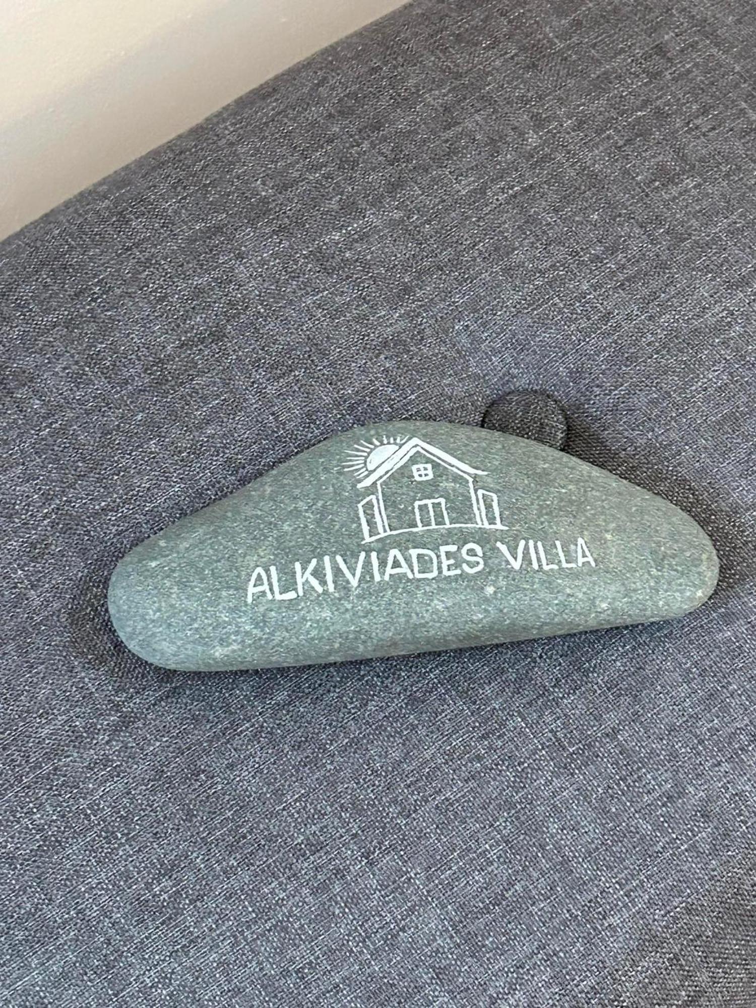 Alkiviades * Theletra